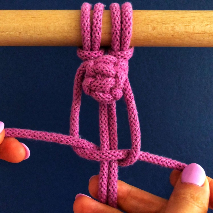 zaciągnięcie perły węzłem płaskim