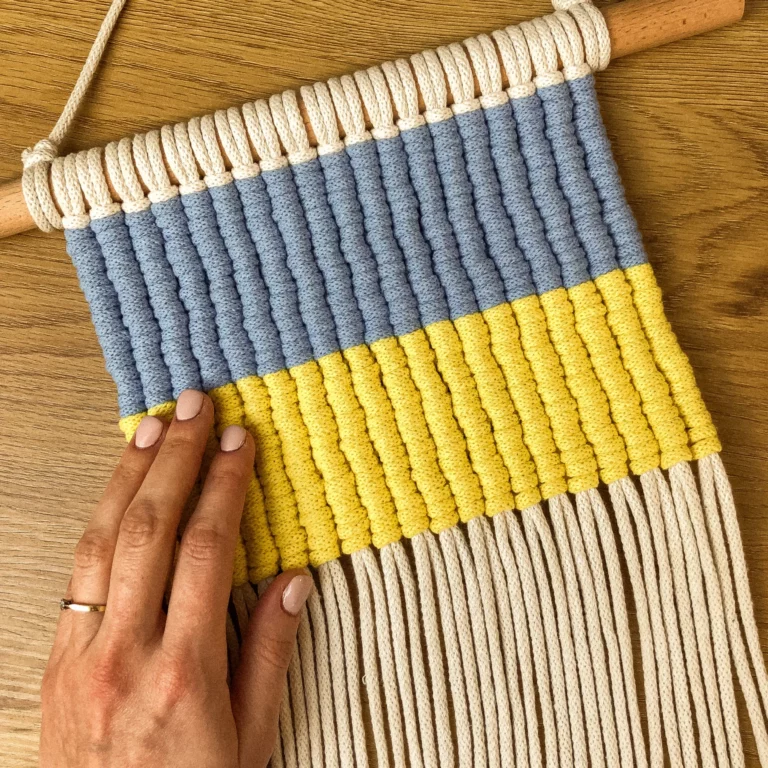 Flaga Ukrainy – makrama od serca