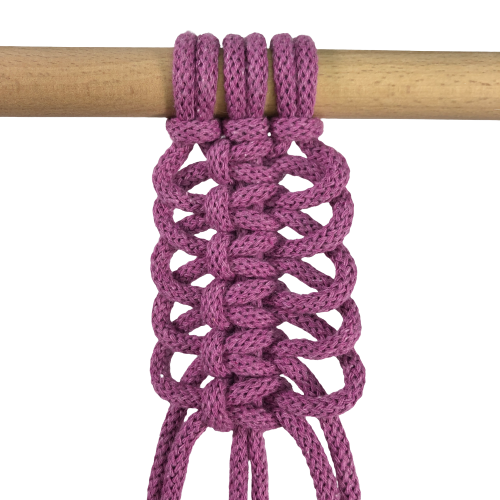 wzory makramy - splot z głową w sznurkach